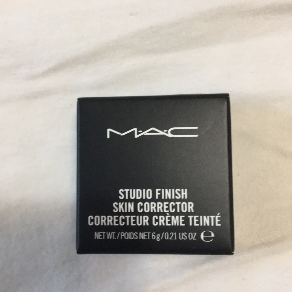 MAC Brand New Pure Orange Skin Corrector